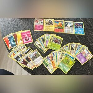 POKÉMON Colorful Trading Card Collection